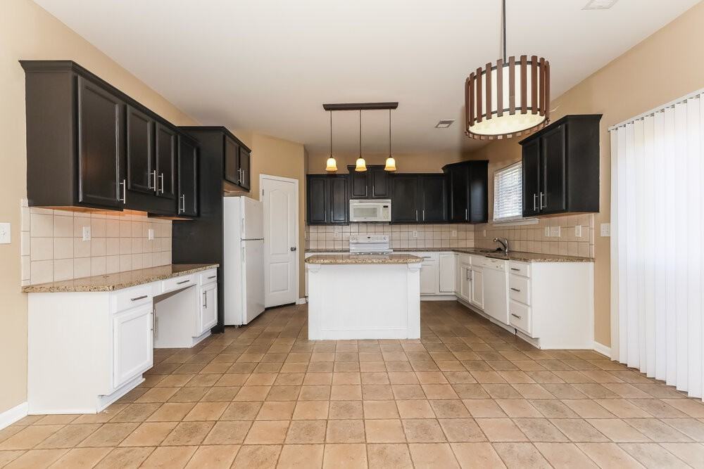 3919 Cassidy Dr - Photo 6 of 17