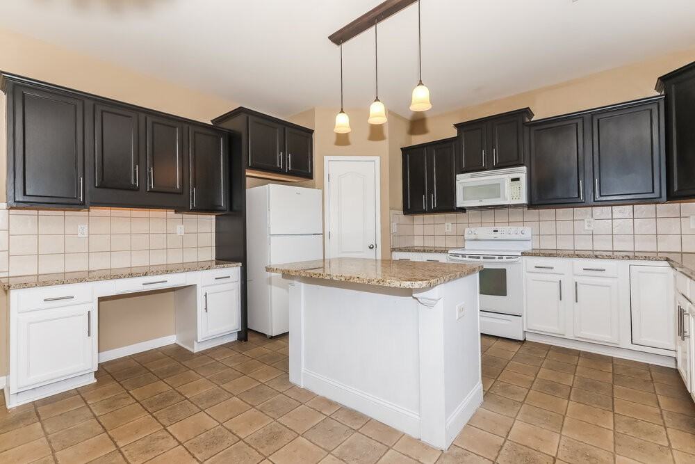 3919 Cassidy Dr - Photo 7 of 17