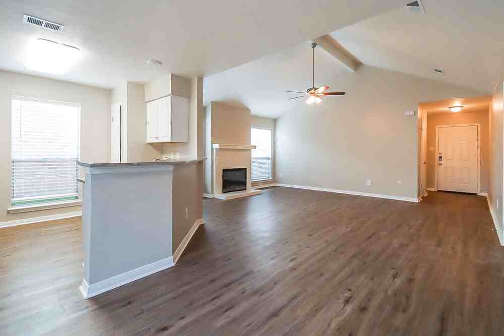 8514 Southmeadow Dr - Photo 6 of 16