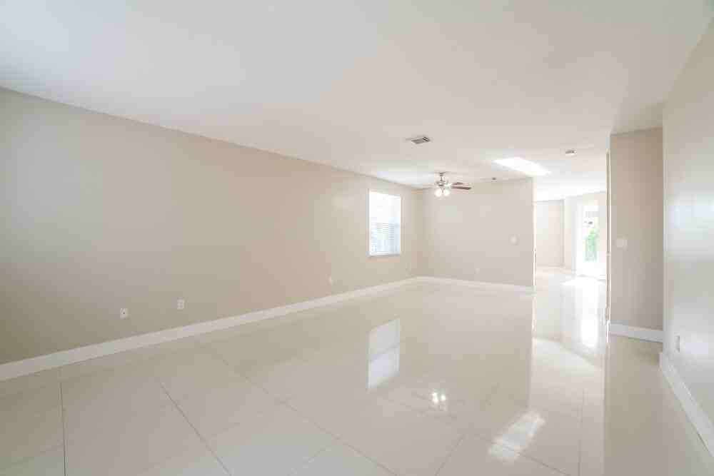 12465 Sw 120th Ave - Photo 5 of 17