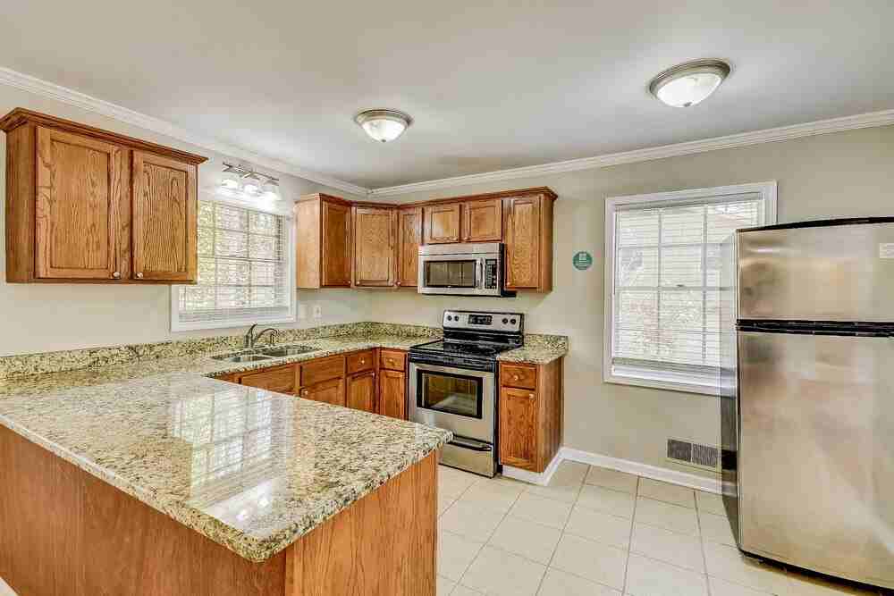 1316 Highpoint Ter - Photo 7 of 17