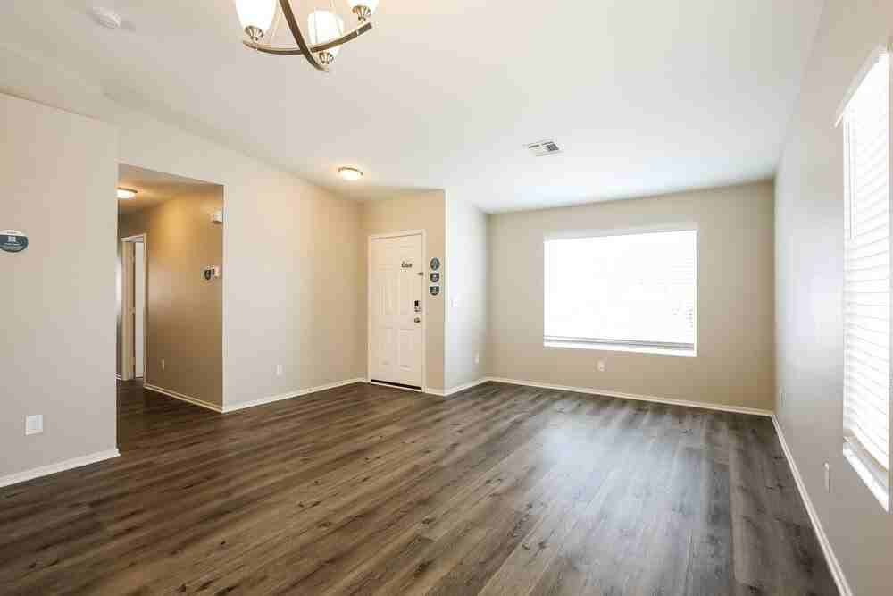 3101 Honeysuckle Ave - Photo 3 of 16