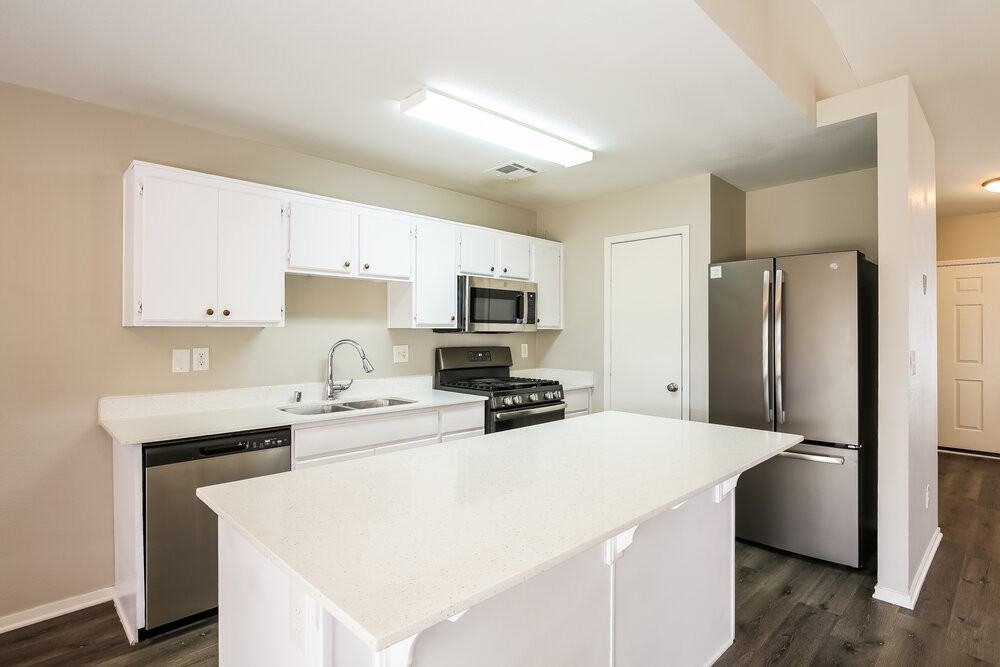 3101 Honeysuckle Ave - Photo 7 of 16