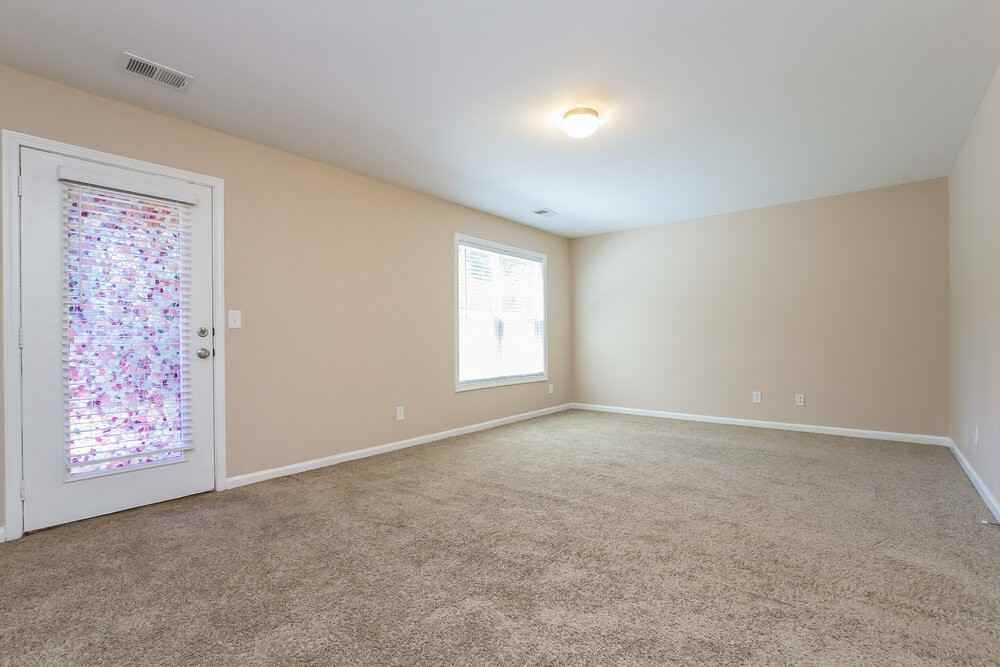 2087 Peach Shoals Cir - Photo 2 of 17