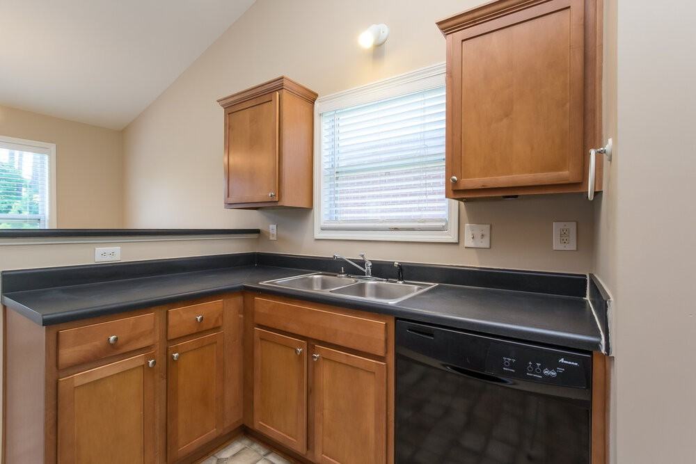 2087 Peach Shoals Cir - Photo 7 of 17