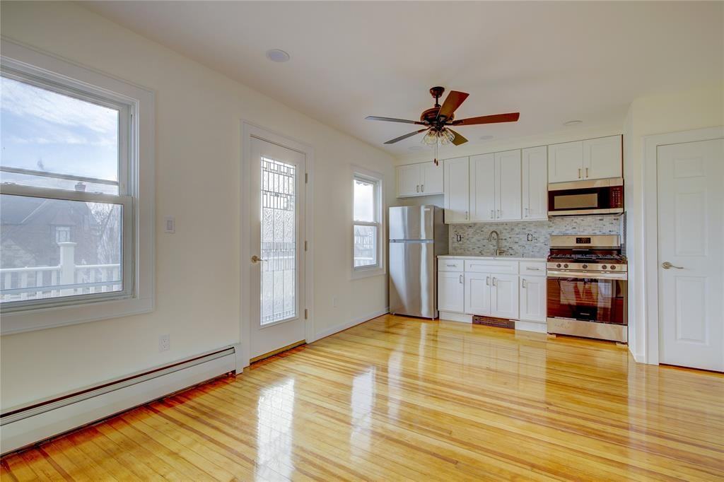 439 West Walnut Street - Photo 4 of 18