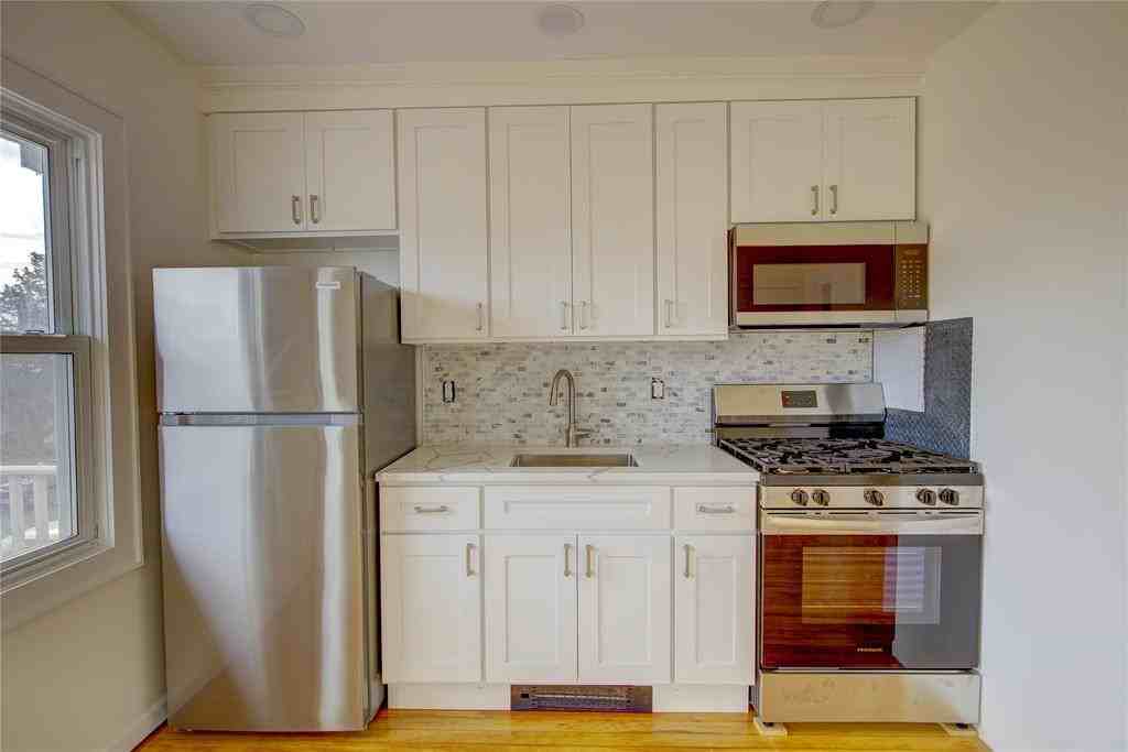 439 West Walnut Street - Photo 5 of 18