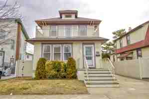 featured image of 439 West Walnut Street #Upper