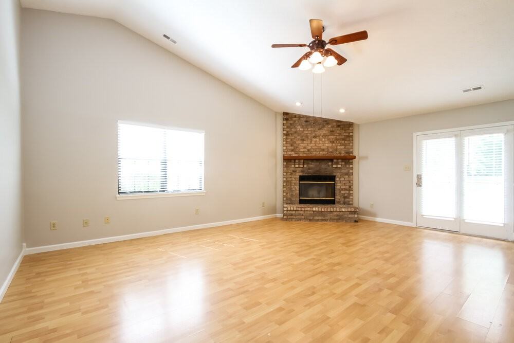 5766 Pine Knoll Blvd - Photo 3 of 17