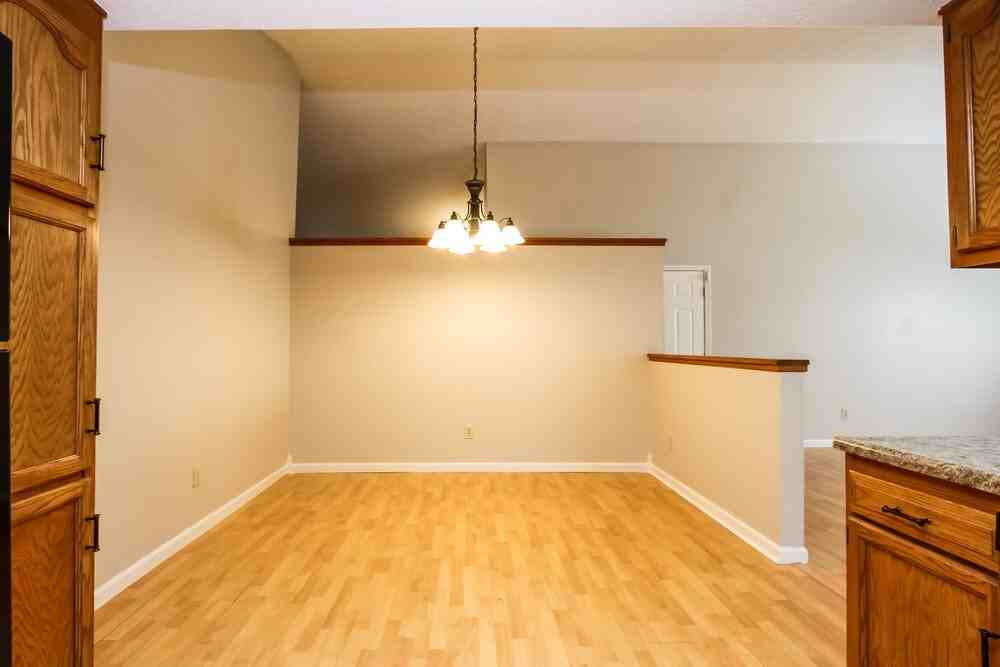 5766 Pine Knoll Blvd - Photo 5 of 17