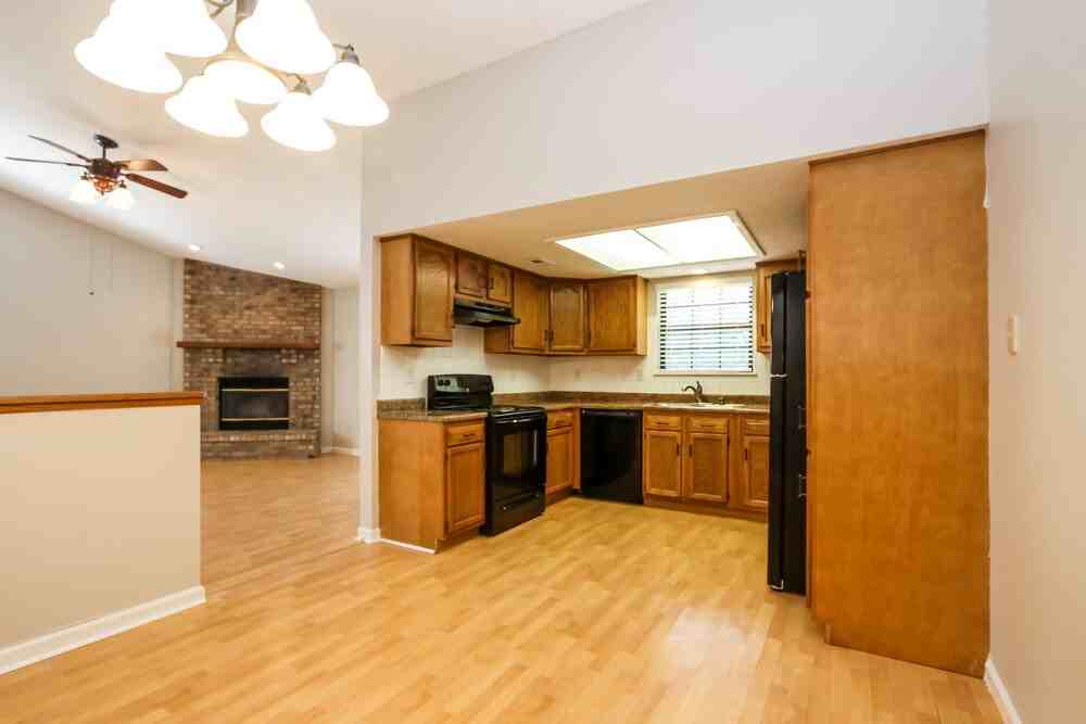 5766 Pine Knoll Blvd - Photo 6 of 17