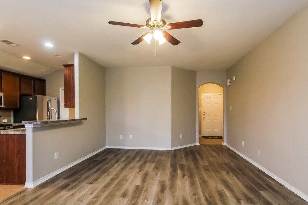 801 Lovebug Ln - Photo 4 of 16