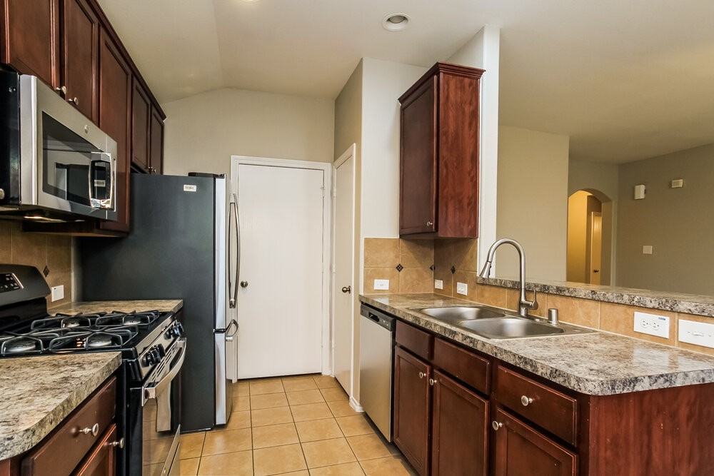 801 Lovebug Ln - Photo 7 of 16