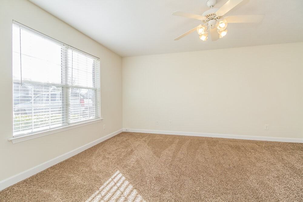 2009 Liberty Dr - Photo 2 of 18