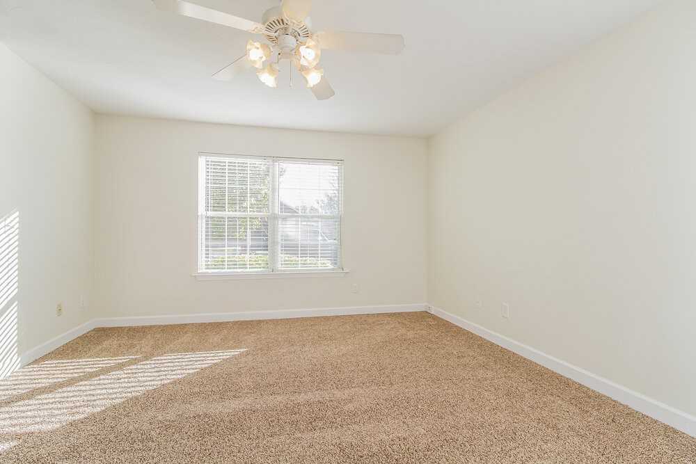 2009 Liberty Dr - Photo 3 of 18