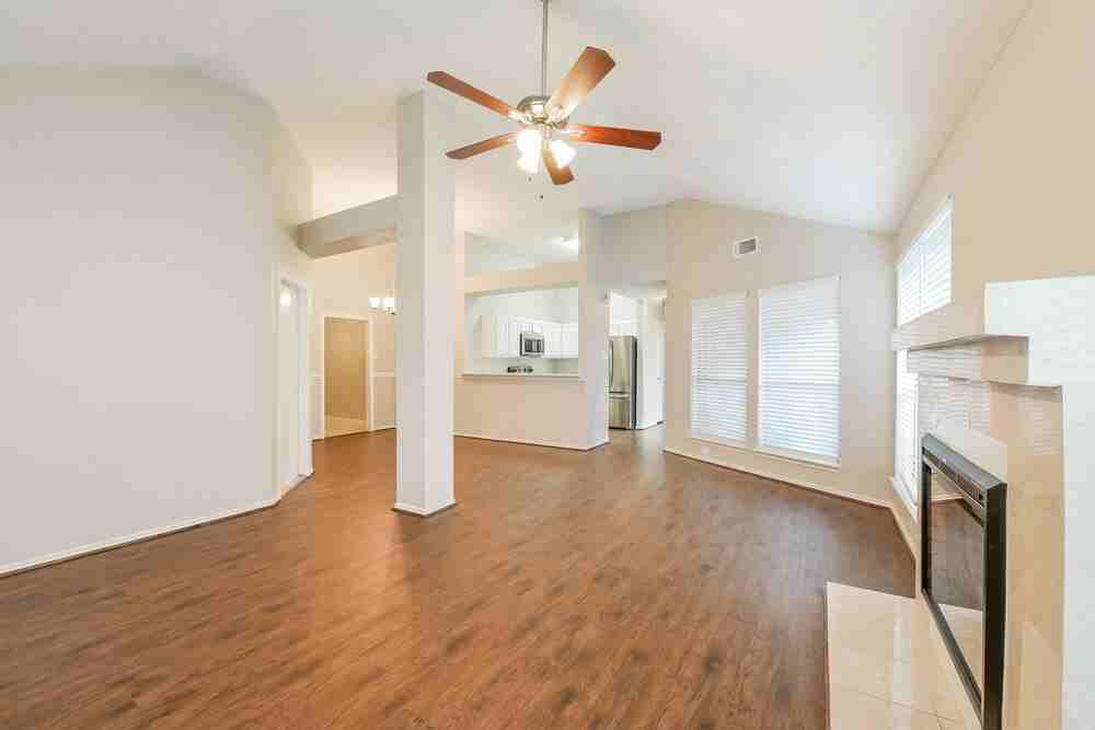 13819 Smokey Trail Dr - Photo 4 of 16