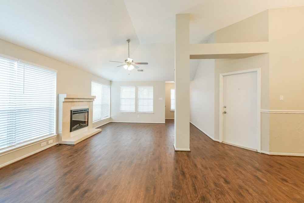 13819 Smokey Trail Dr - Photo 5 of 16