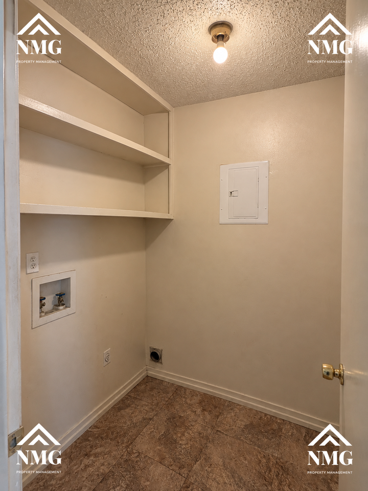 1755 Brookhollow Cir #1 - Photo 3 of 13