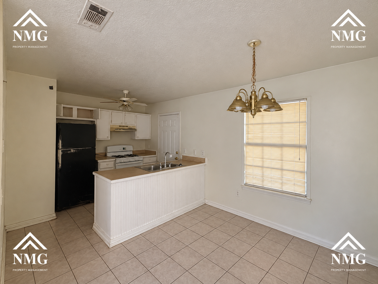 1755 Brookhollow Cir #1 - Photo 4 of 13