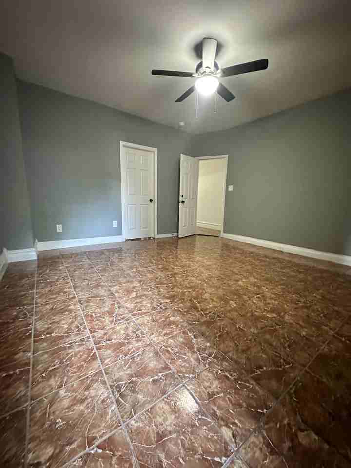 129 West Allen Street - Photo 7 of 33