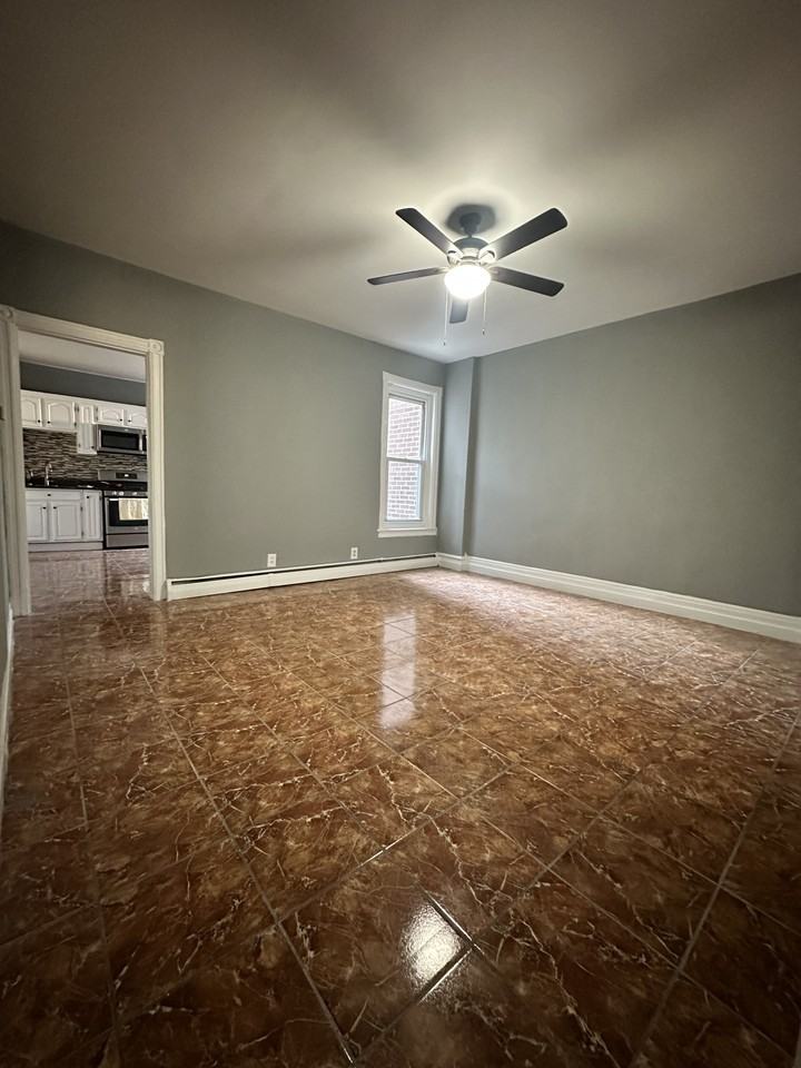 129 West Allen Street - Photo 6 of 33