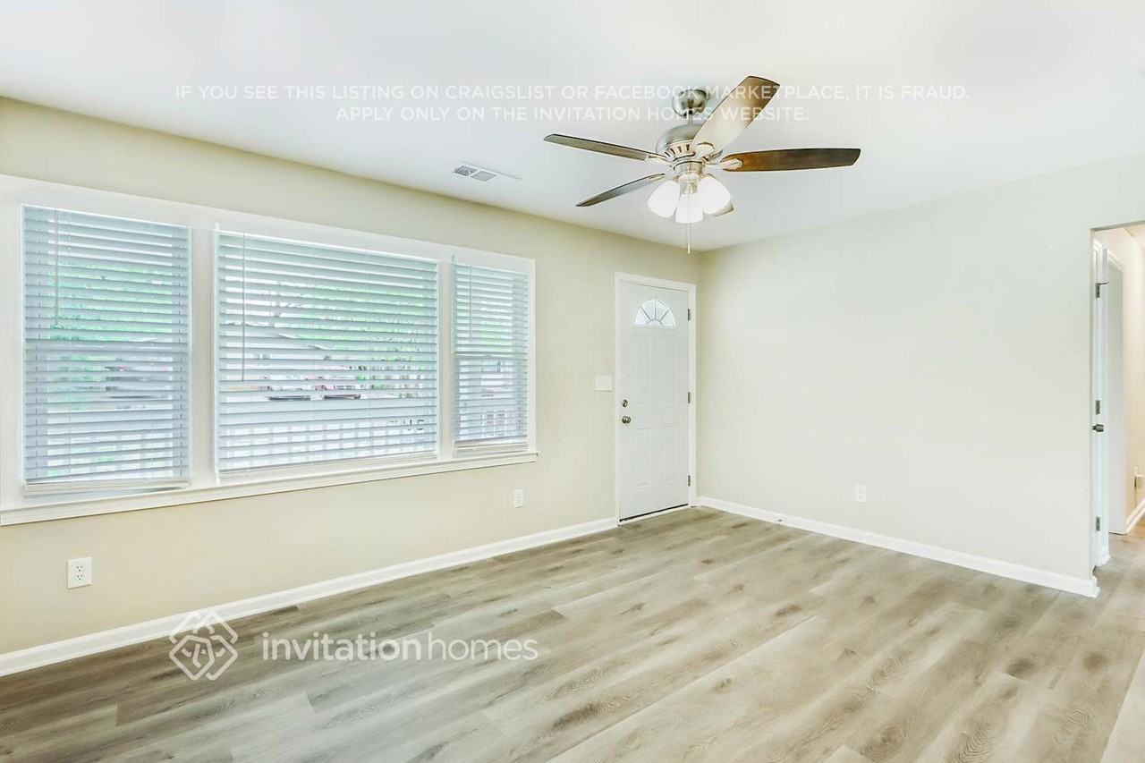 1929 E Farris Ave - Photo 5 of 26