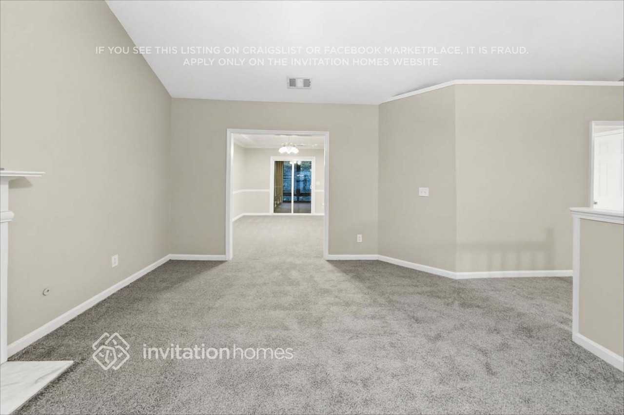 320 Ashland Manor Dr - Photo 5 of 26