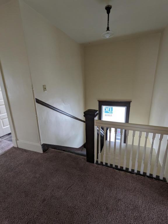 903 E Walnut St - Photo 2 of 10