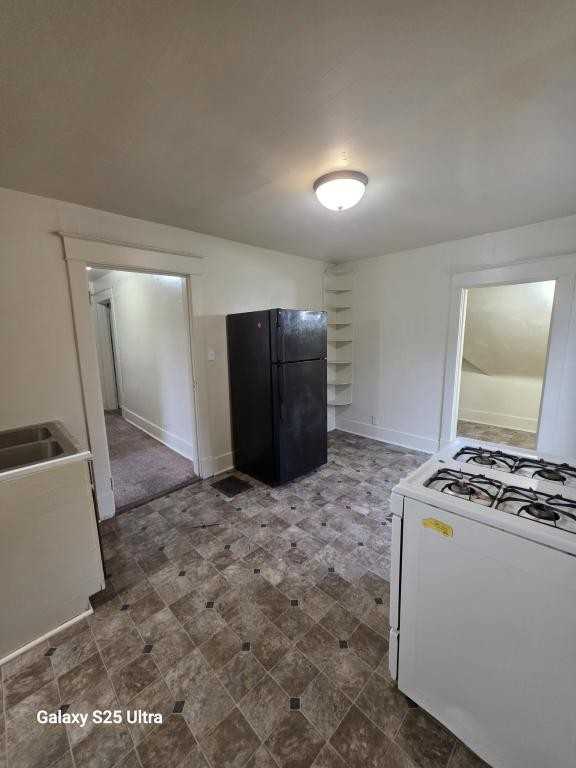 903 E Walnut St - Photo 4 of 10