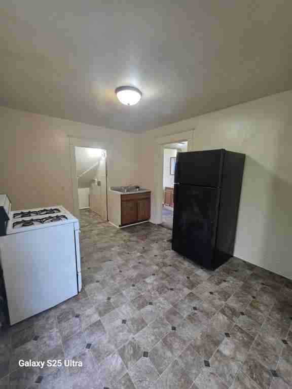 903 E Walnut St - Photo 5 of 10