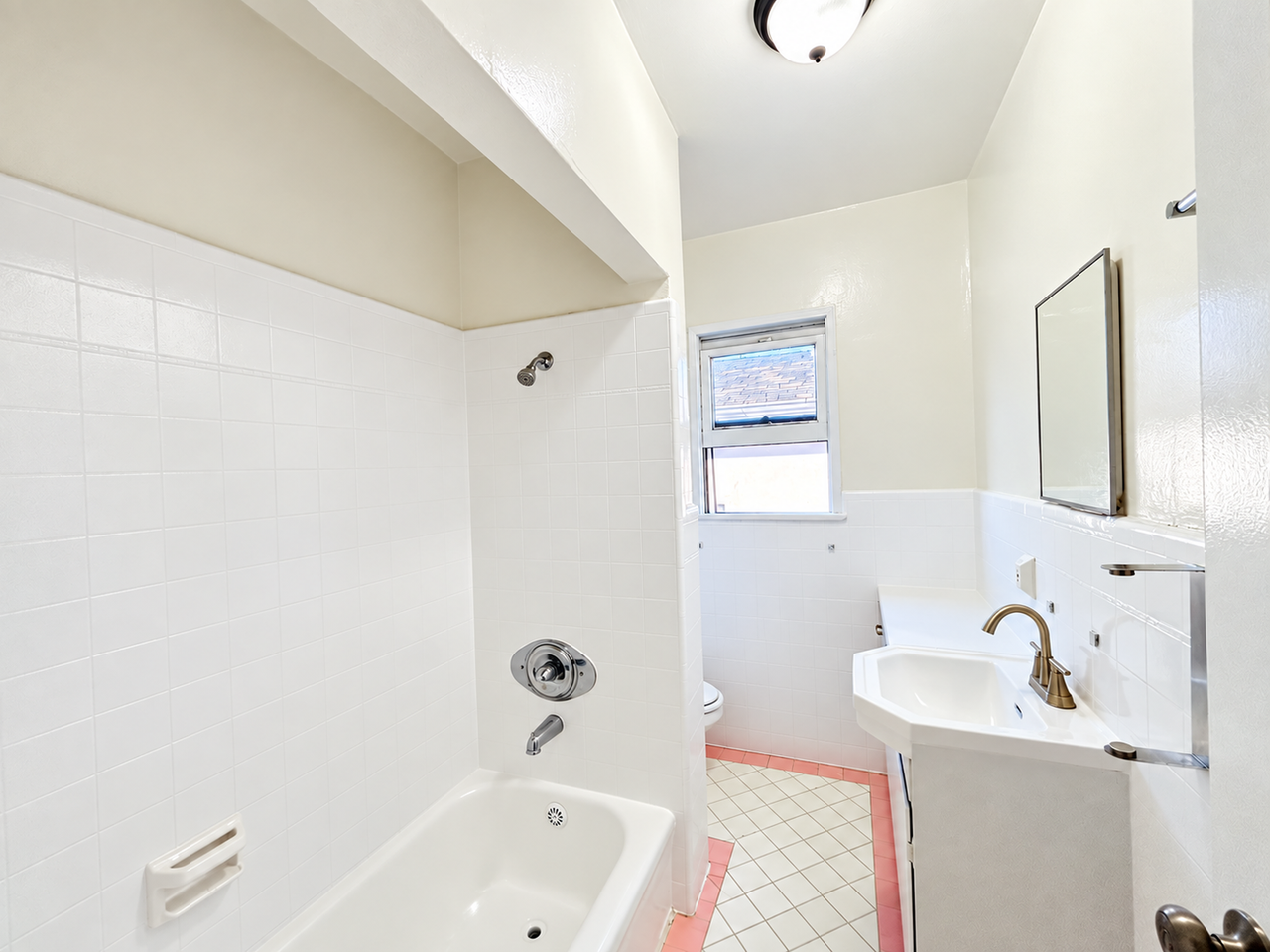 2116 Ridgeley Apartments - Photo 5 of 13
