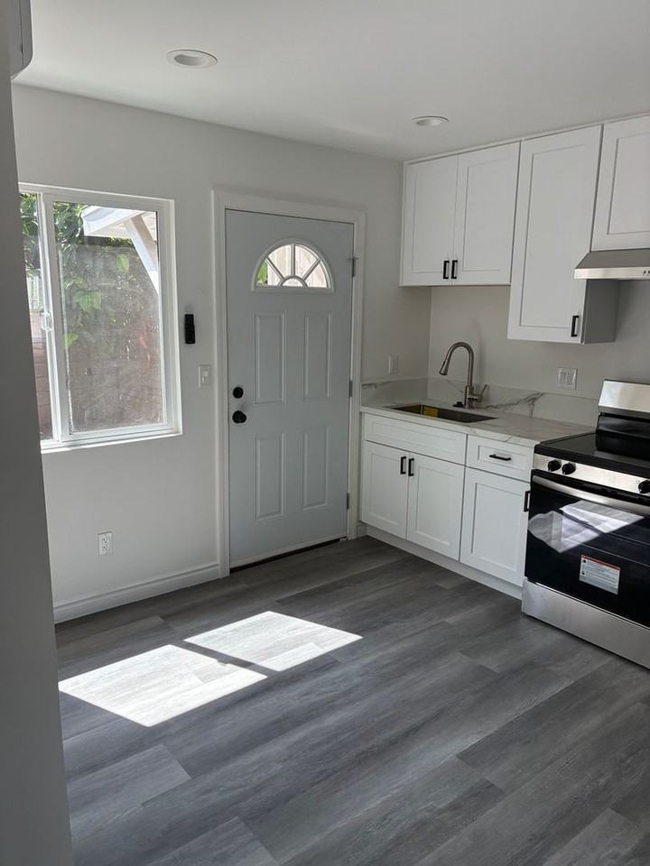 11206 Walnut St - Photo 2 of 4