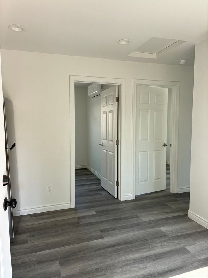 11206 Walnut St - Photo 3 of 4