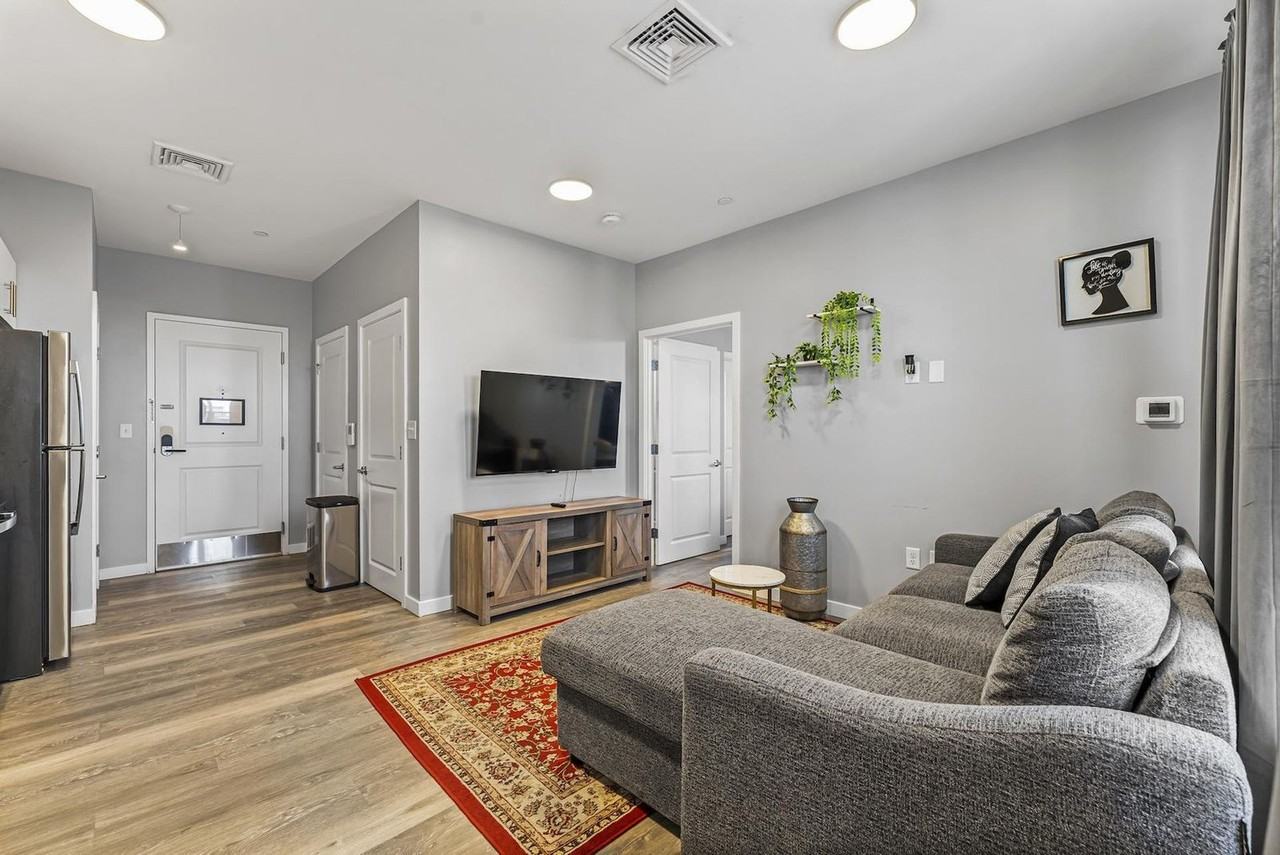95 Broadway #1240304P - Photo 5 of 29