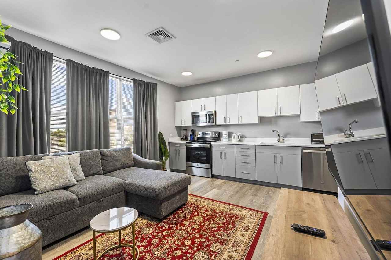 95 Broadway #1240304P - Photo 7 of 29