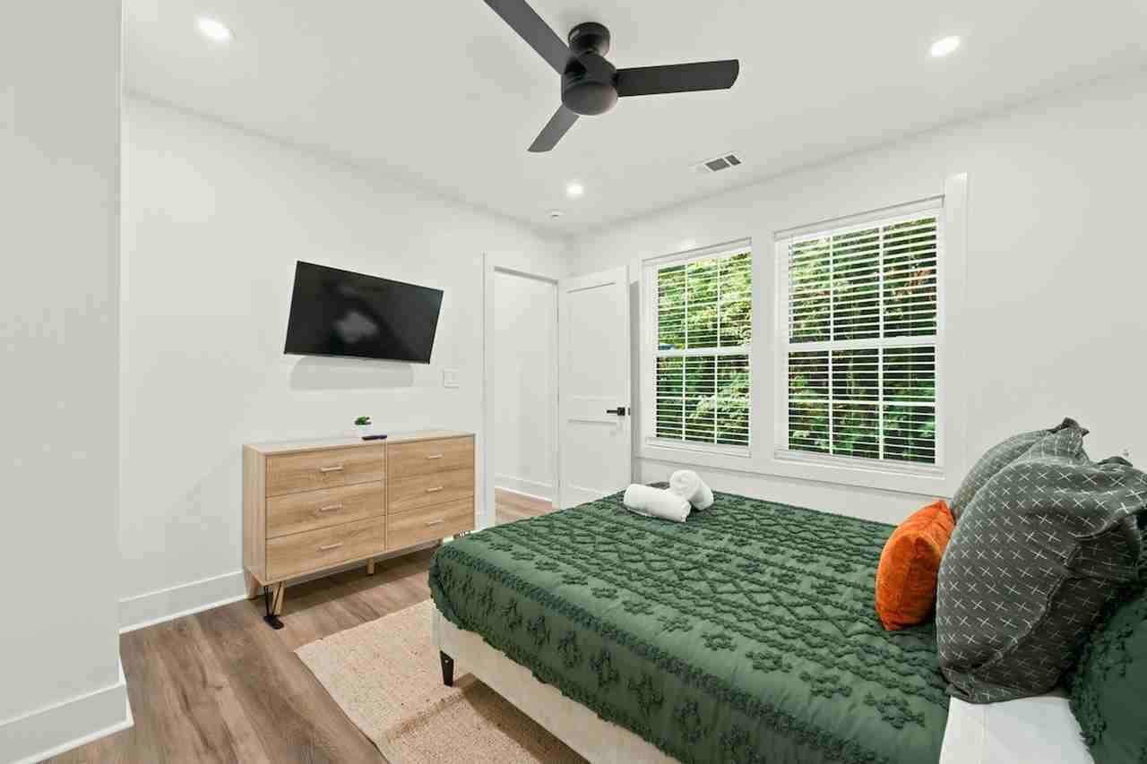 582 Hamilton E Holmes Dr Nw #1609586P - Photo 7 of 14