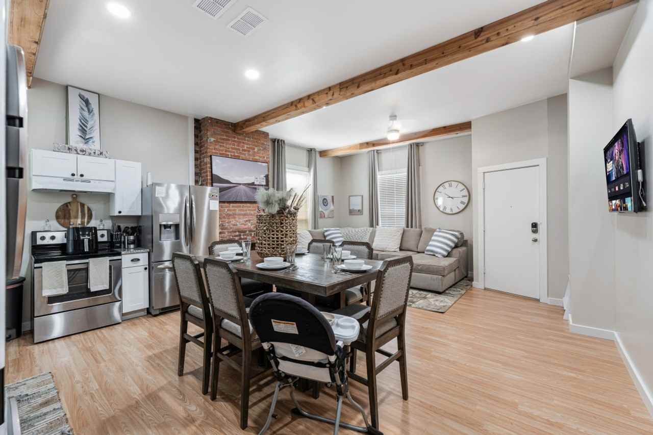 1510 Lagonda Avenue - Photo 5 of 50