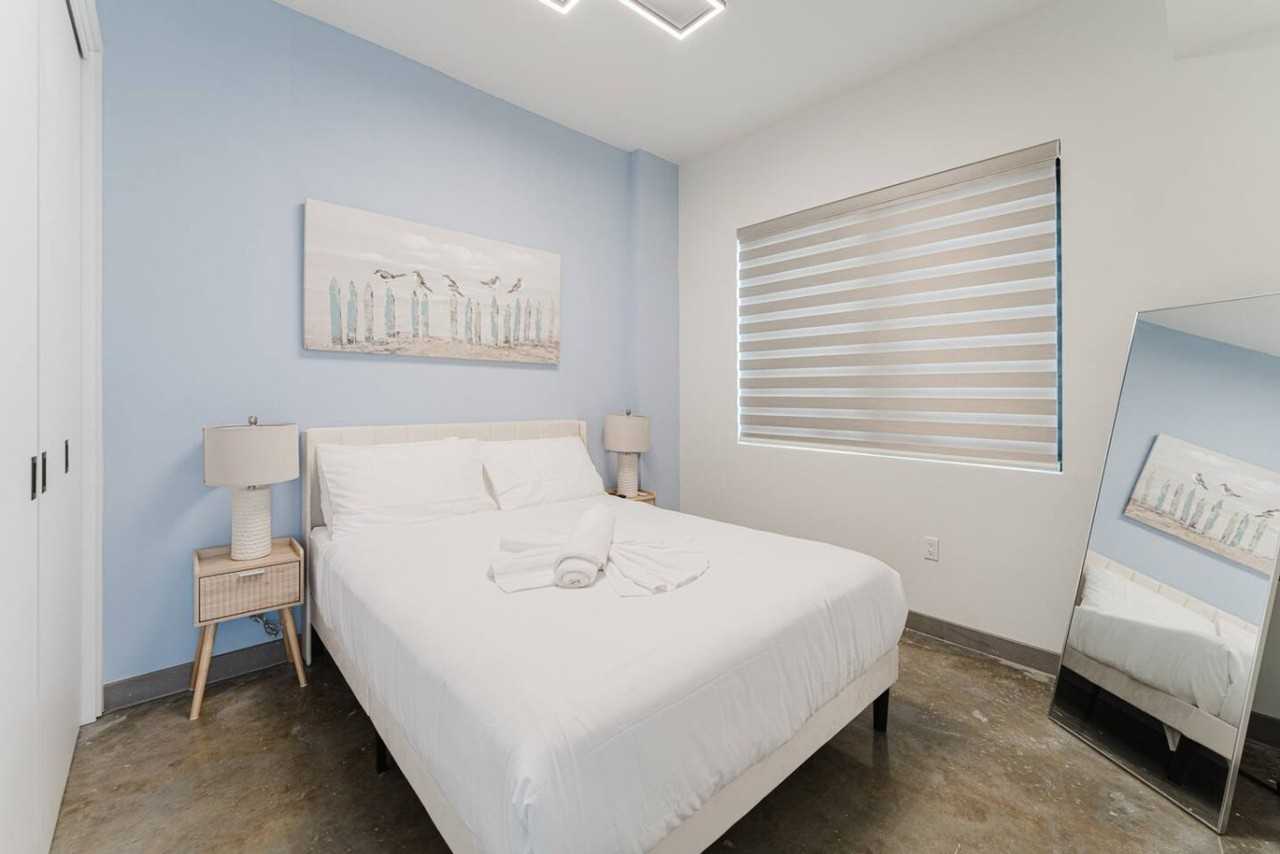 2750 Griffin Rd #1625506P - Photo 5 of 24