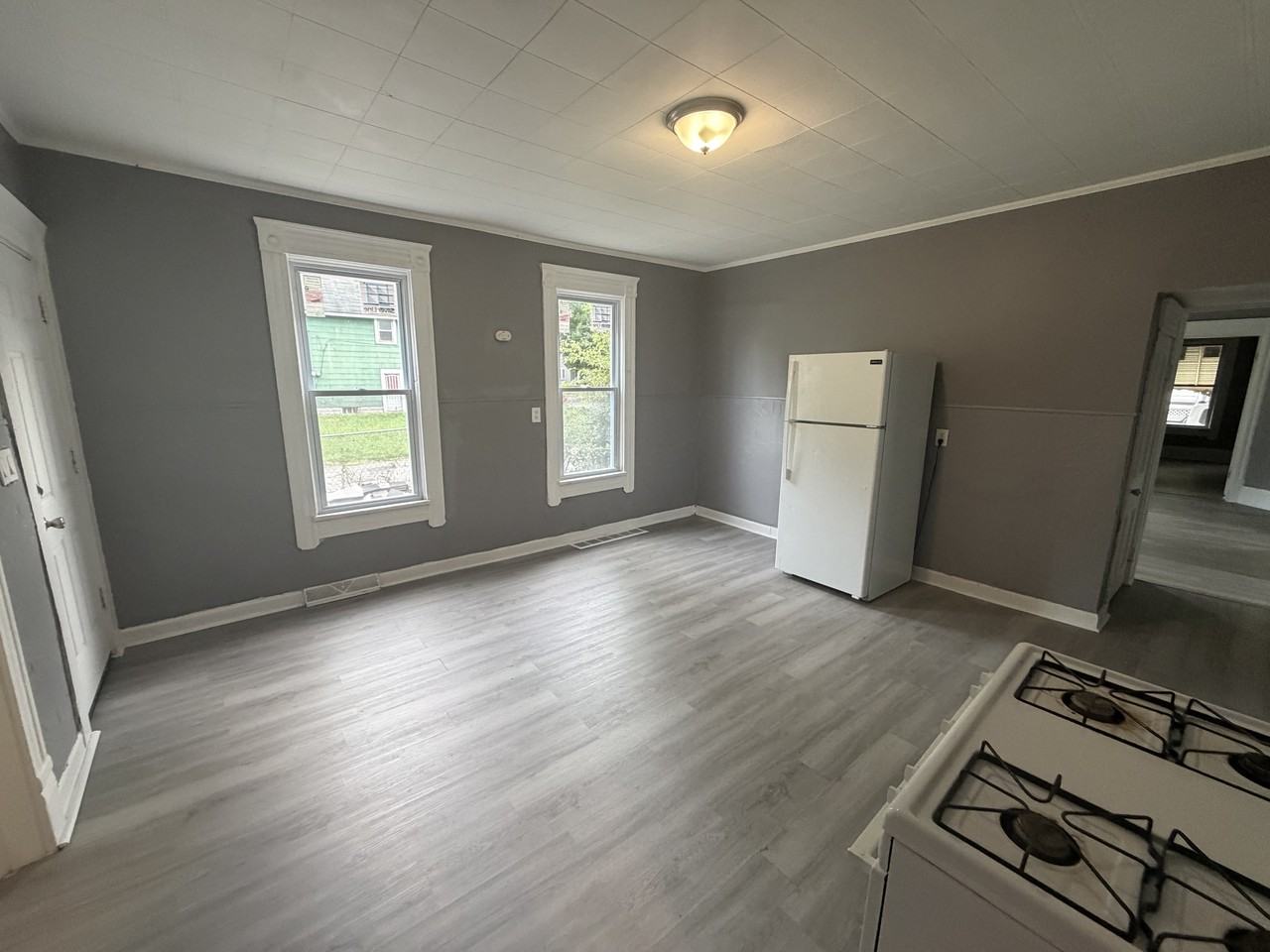 3295 W 54th St - Photo 3 of 9