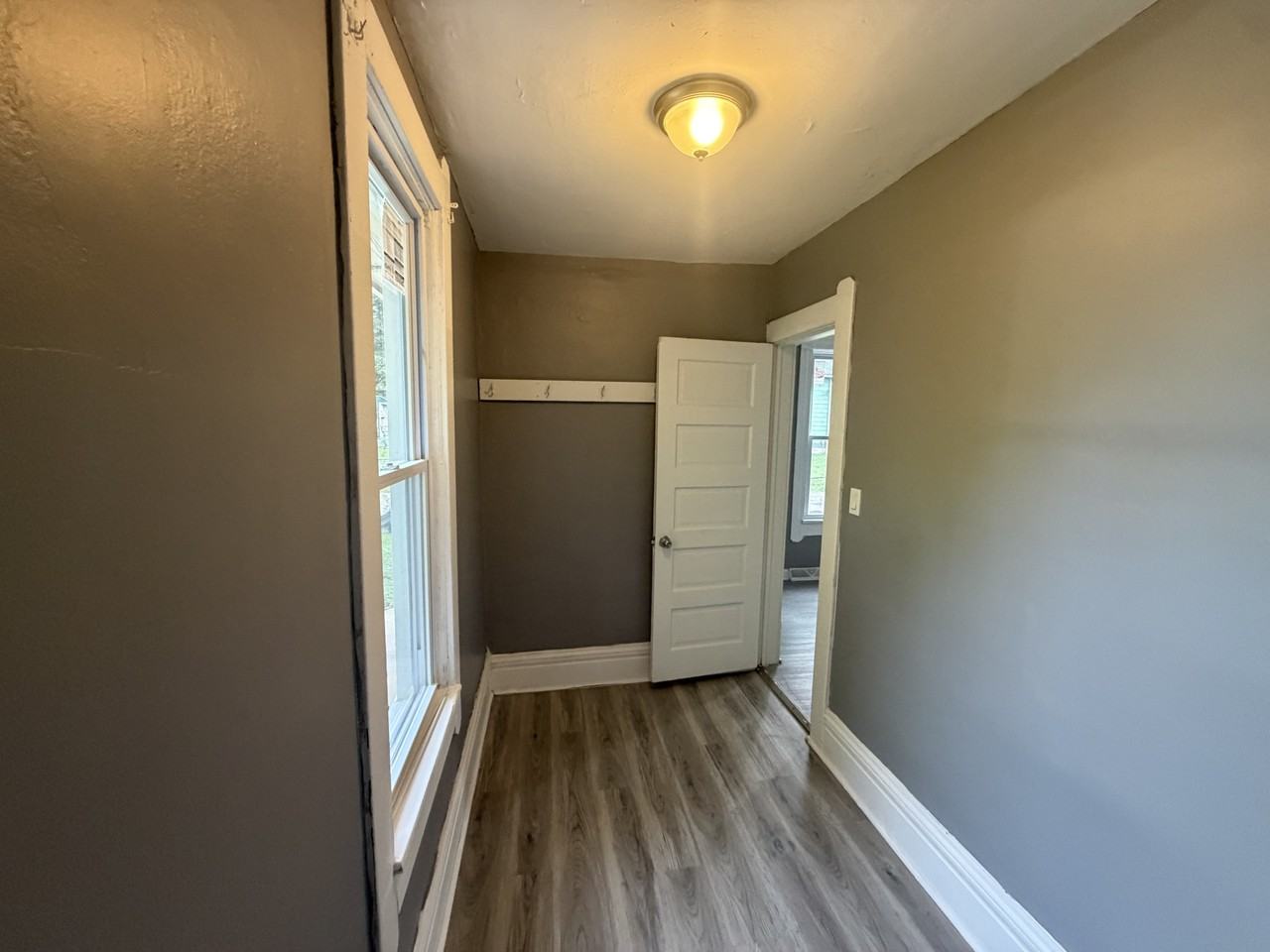 3295 W 54th St - Photo 5 of 9
