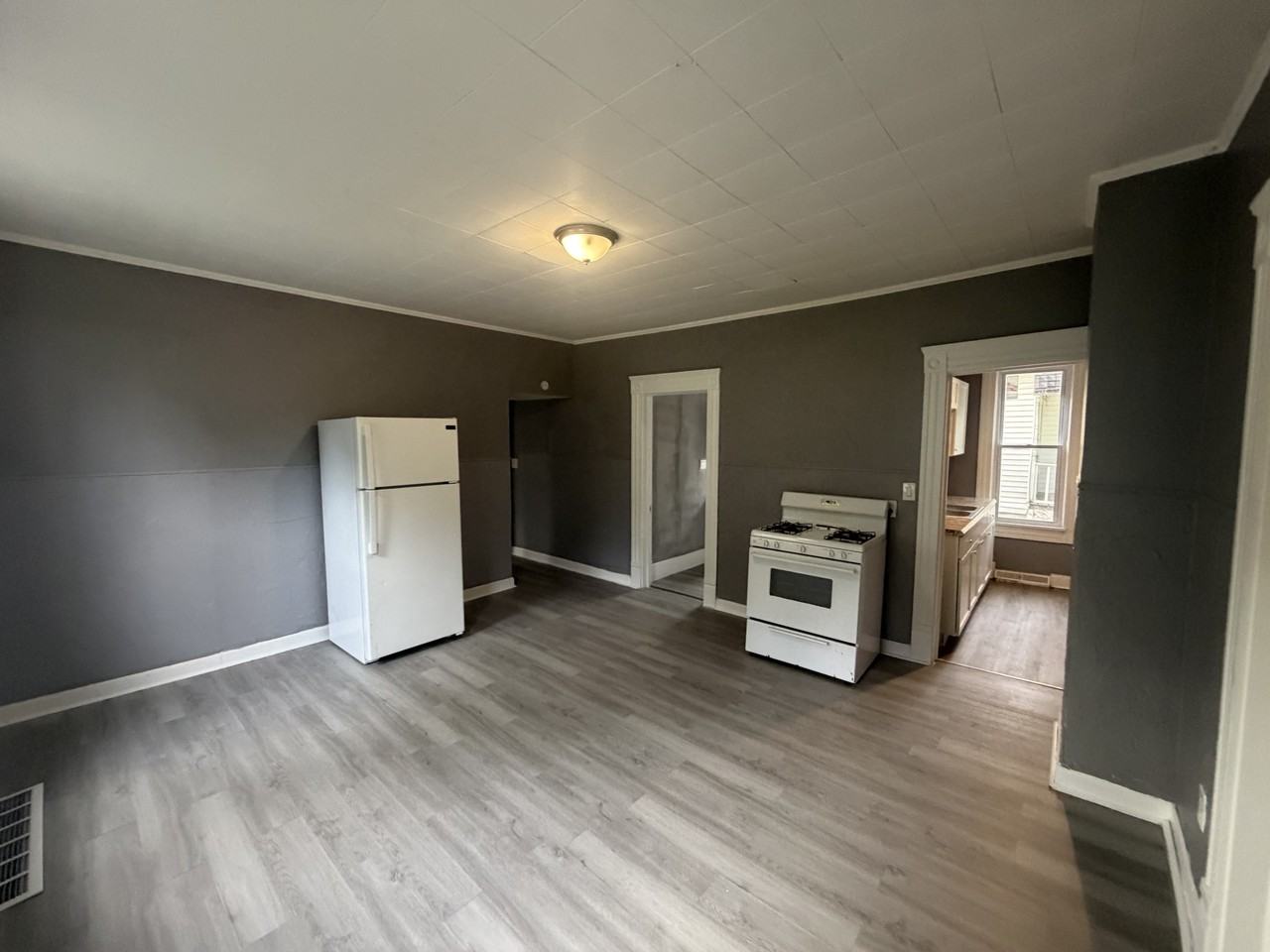 3295 W 54th St - Photo 6 of 9