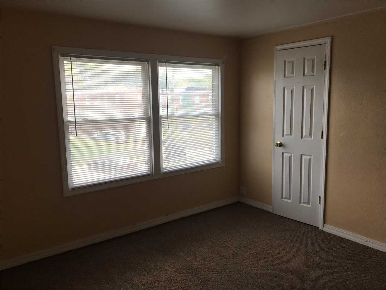 1233 W Mullan Ave #1233 - Photo 4 of 8