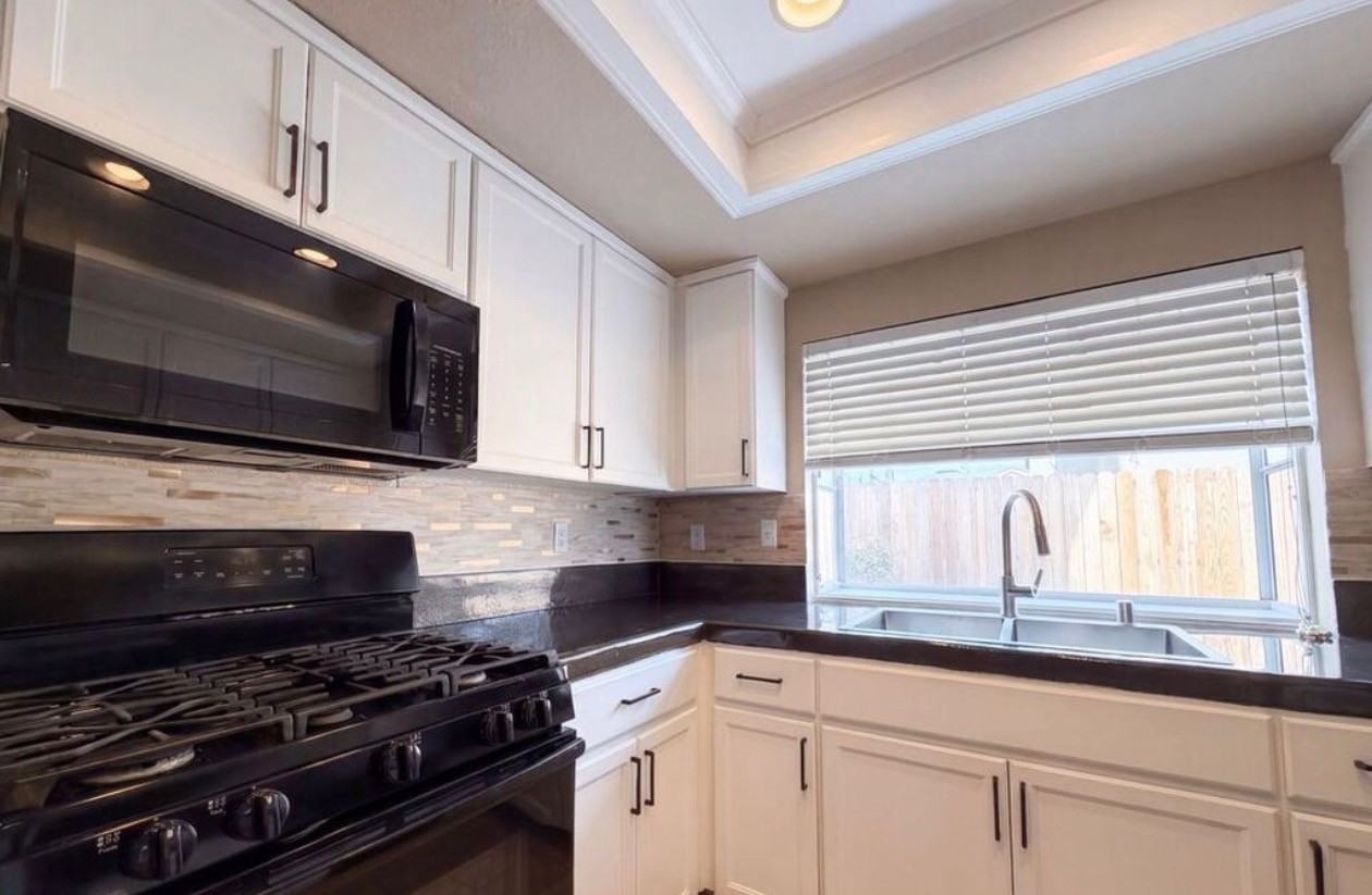 5533 West Avenue L-6 - Photo 3 of 10