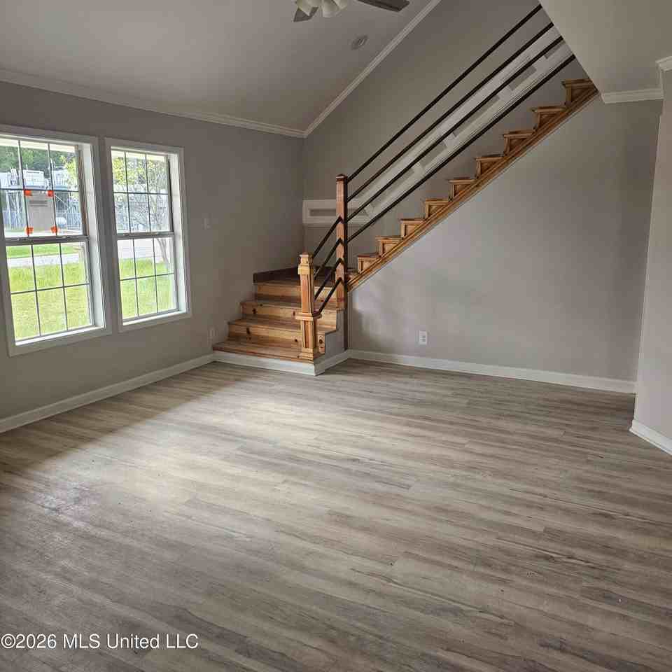 2512 Beachview Dr - Photo 2 of 12