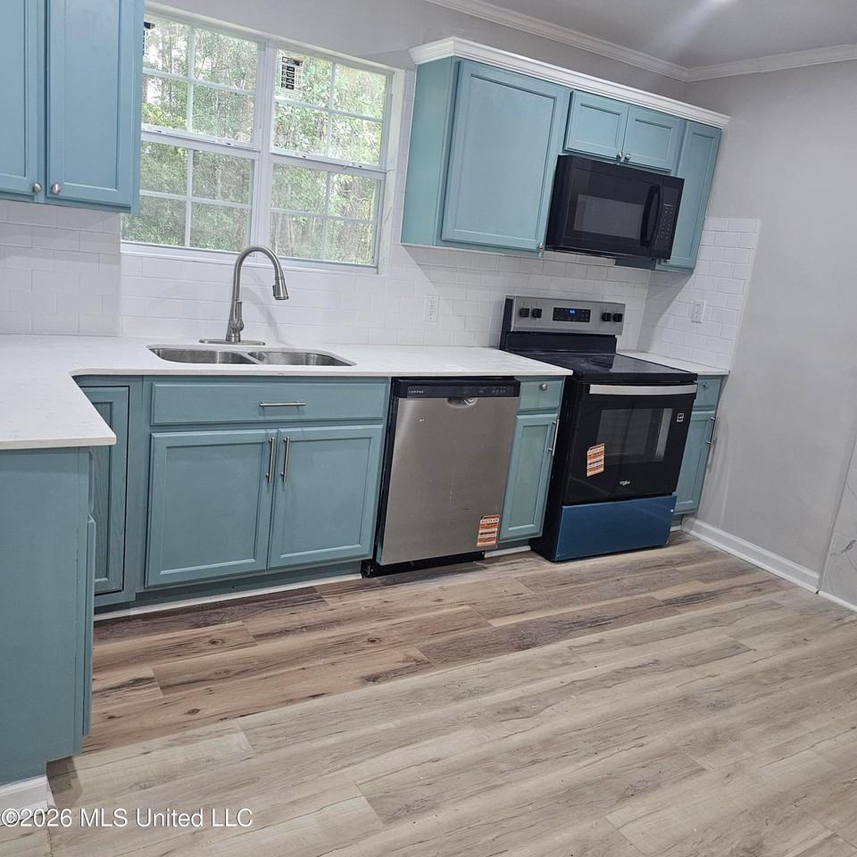 2512 Beachview Dr - Photo 3 of 12