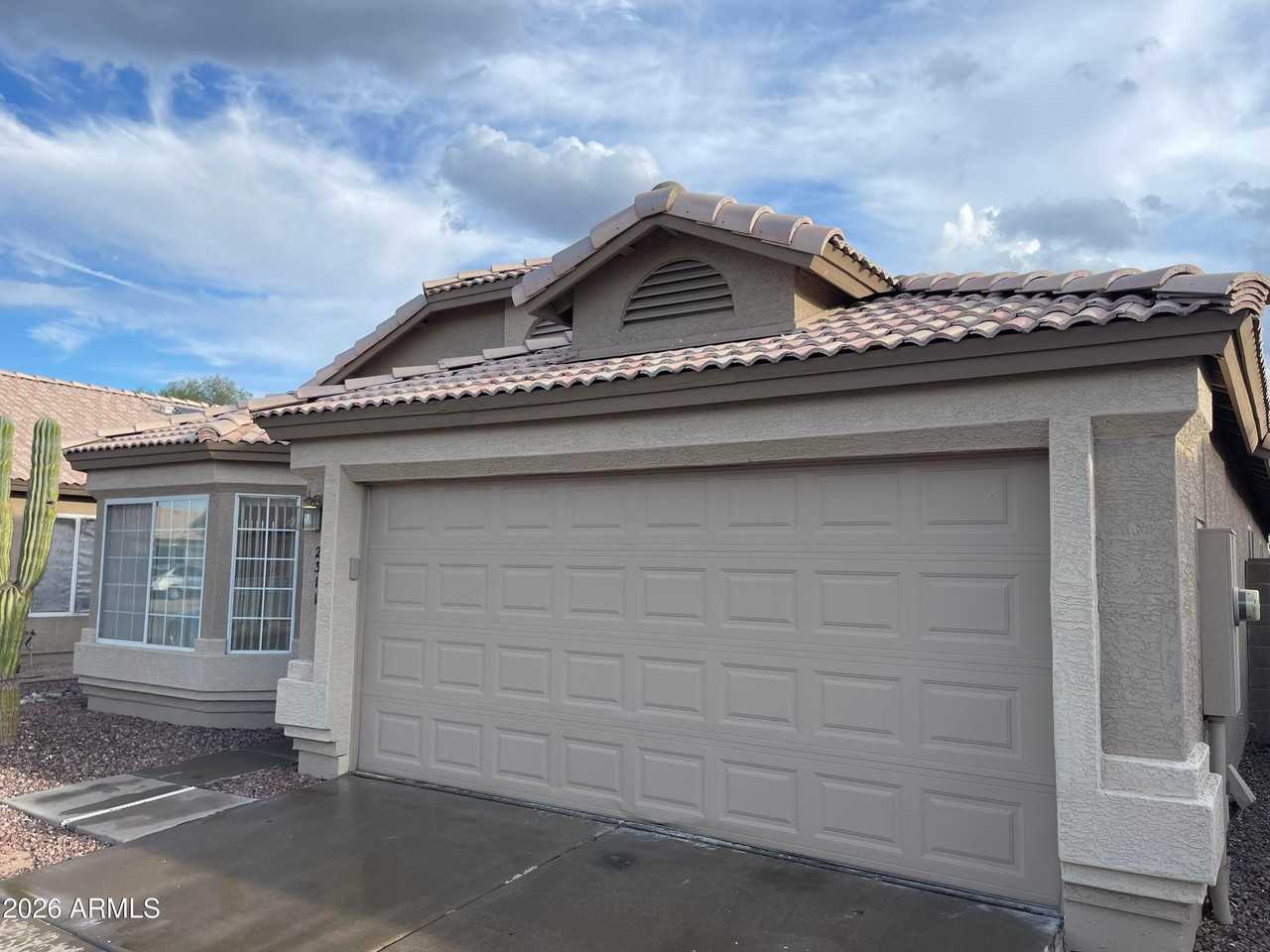 2311 E Kelton Ln - Photo 2 of 33