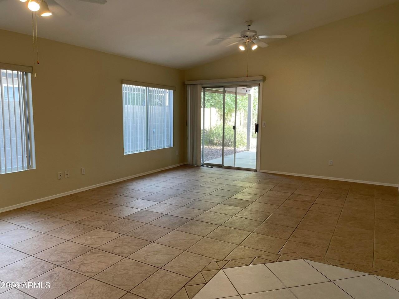 2311 E Kelton Ln - Photo 5 of 33