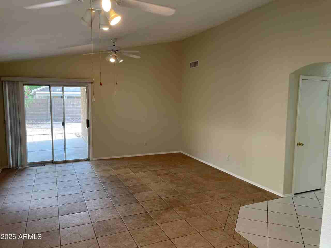 2311 E Kelton Ln - Photo 6 of 33
