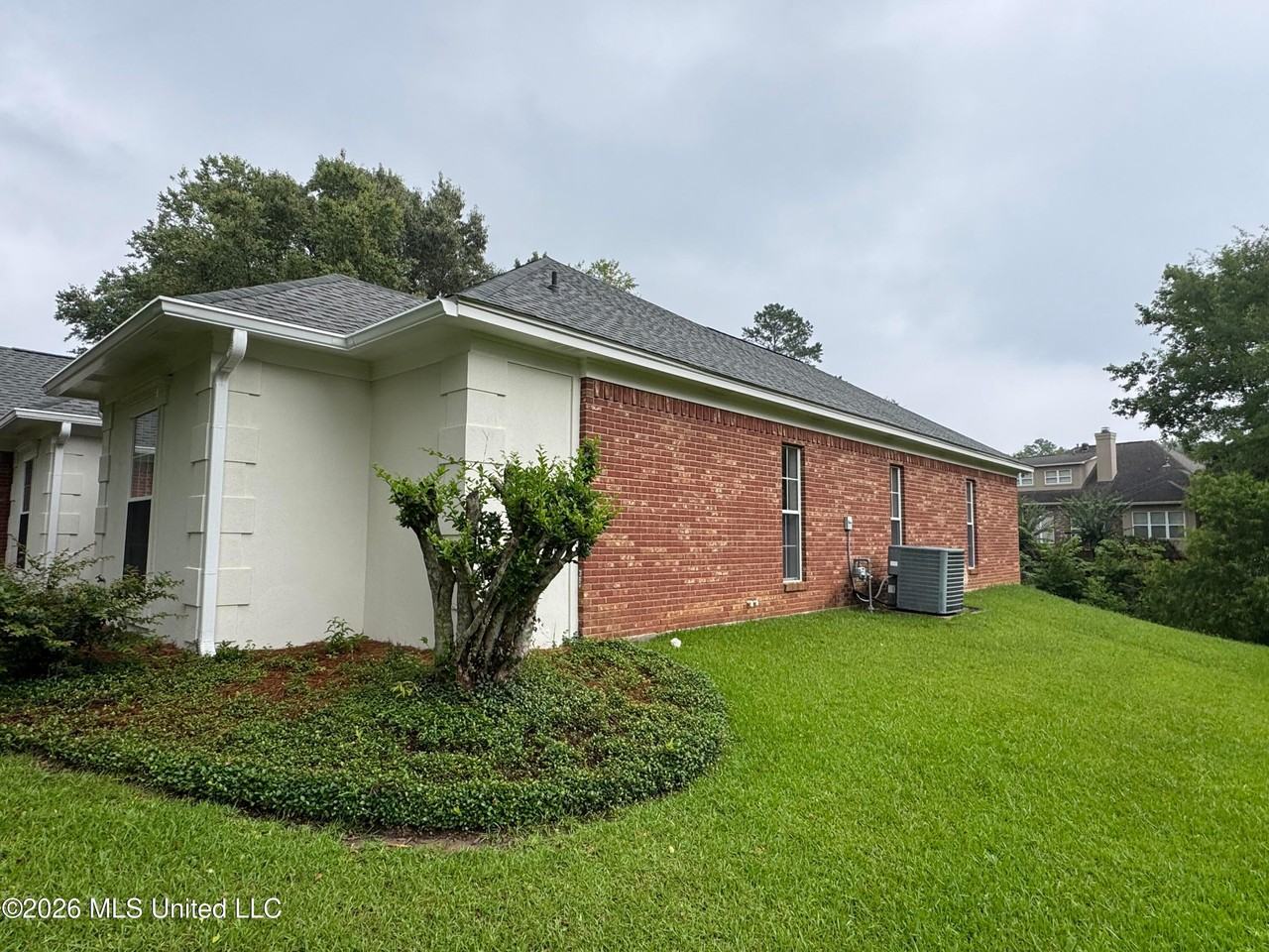 76 Eastgate Dr - Photo 3 of 27