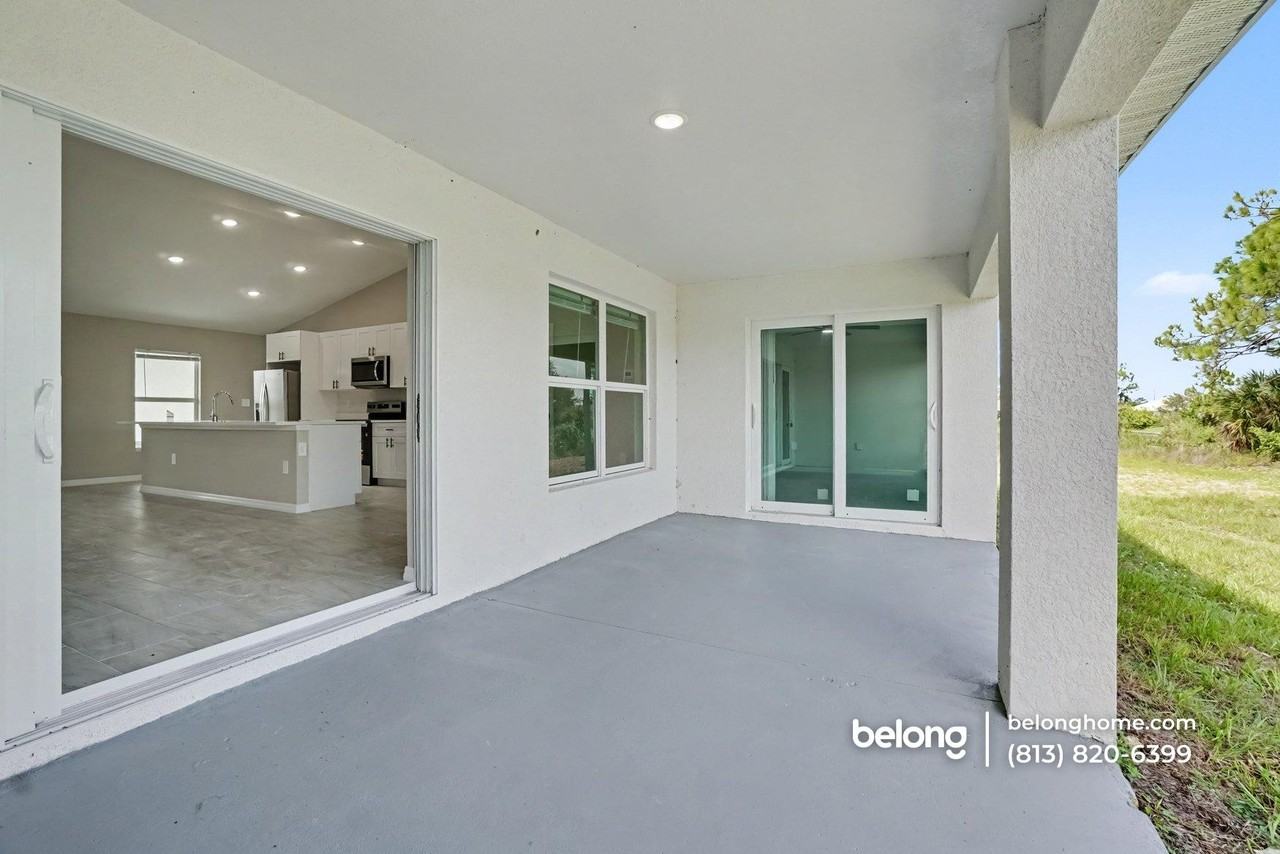 1203 Ne 44th St - Photo 4 of 16